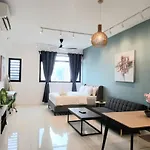 Chambers Residence Luxury Suites By Cozy Stay
